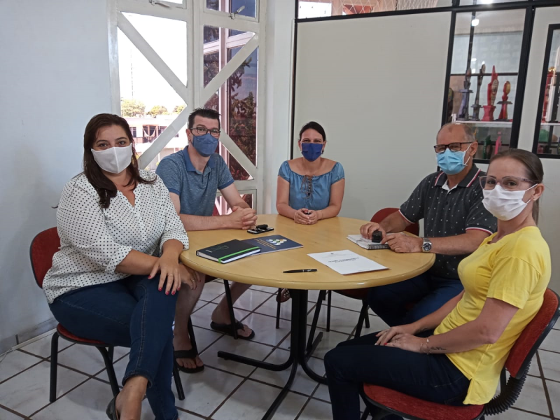 SECRETARIA DE EDUCAÇÃO REALIZA REUNIÃO COM A DIRETORIA DA APROMURG E PRESIDENTE DA SIMURG